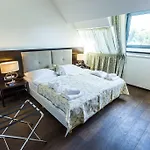 Chateau Hotel 4*