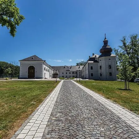 Chateau 4* Oponice