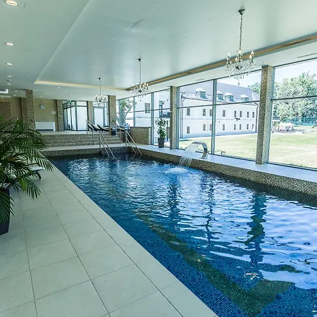 Chateau Hotell 4*