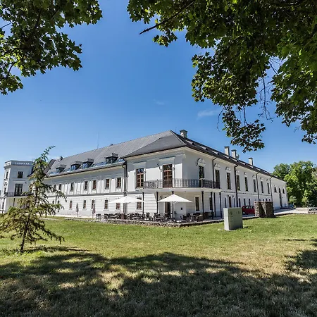 Chateau Hotel Oponice