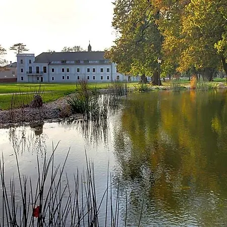 Chateau Hotel Oponice