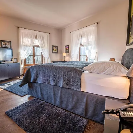 Chateau Отель 4*